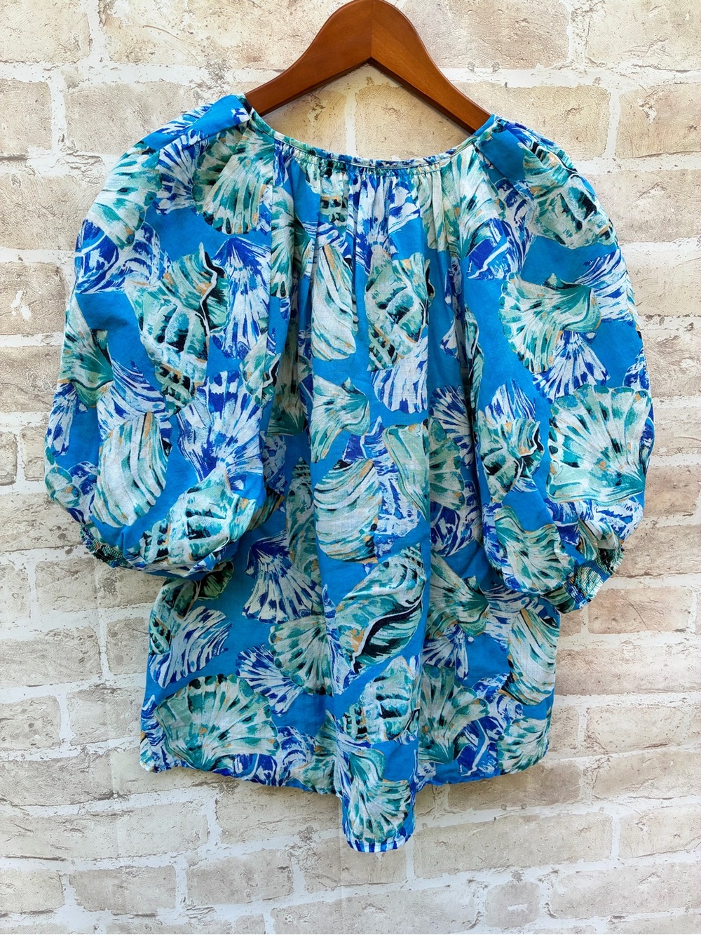 Chicos size 2.5 US 14 puff sleeve Blue shell print Tropical button fro t blouse - Picture 3 of 7